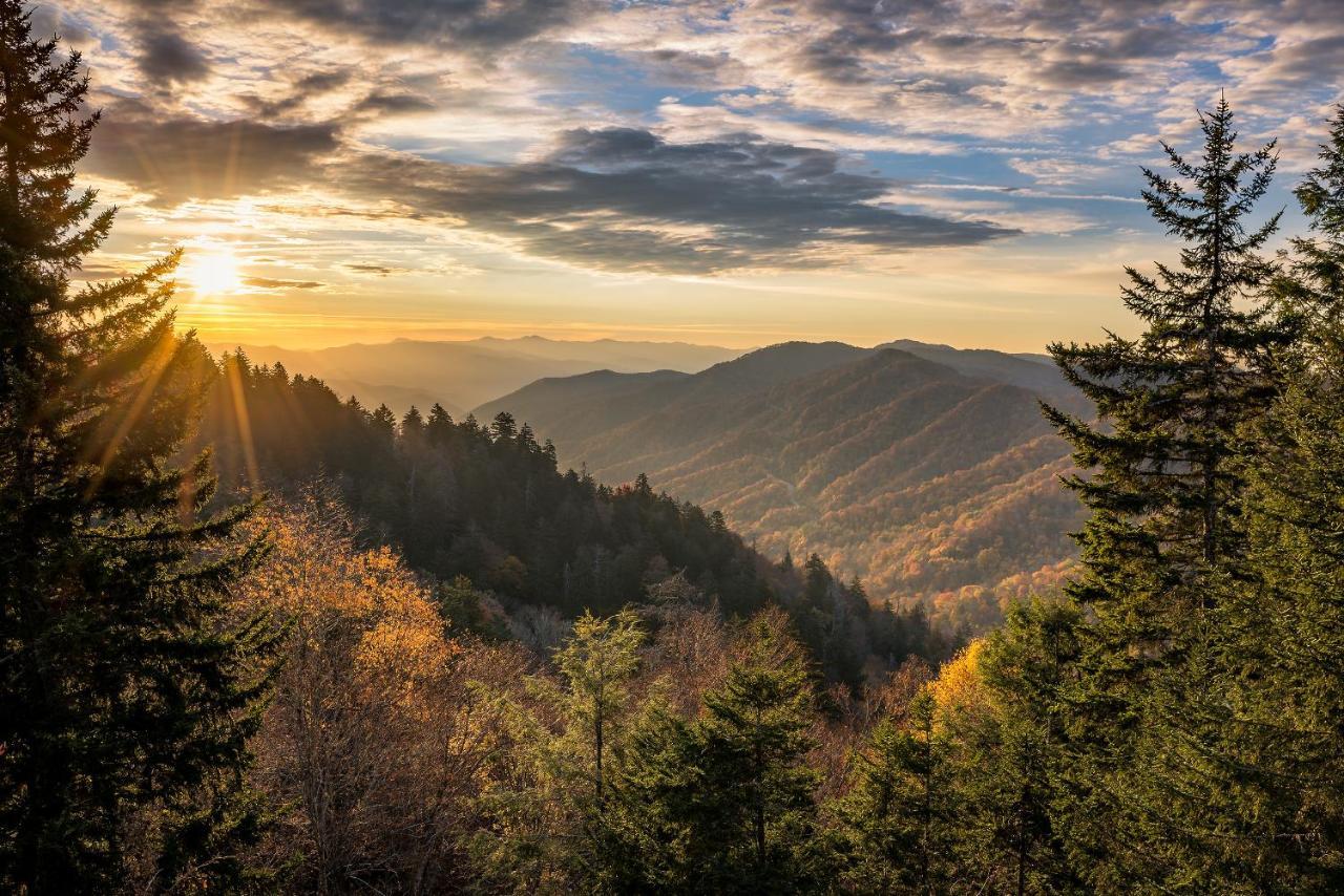 A Mountain Paradise, 2 Bedrooms, Sleeps 6, Pool Access, Hot Tub, Pool Table Pigeon Forge Buitenkant foto