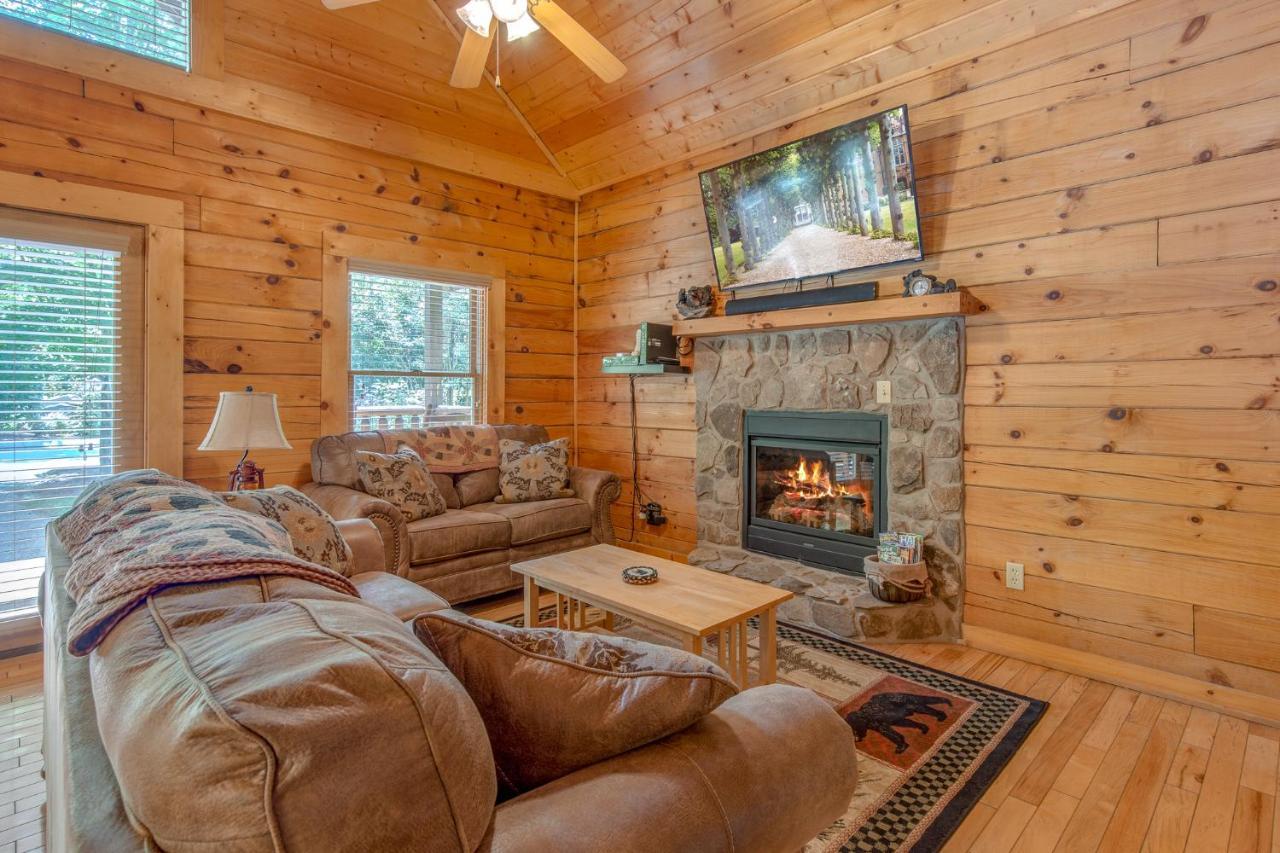 A Mountain Paradise, 2 Bedrooms, Sleeps 6, Pool Access, Hot Tub, Pool Table Pigeon Forge Buitenkant foto