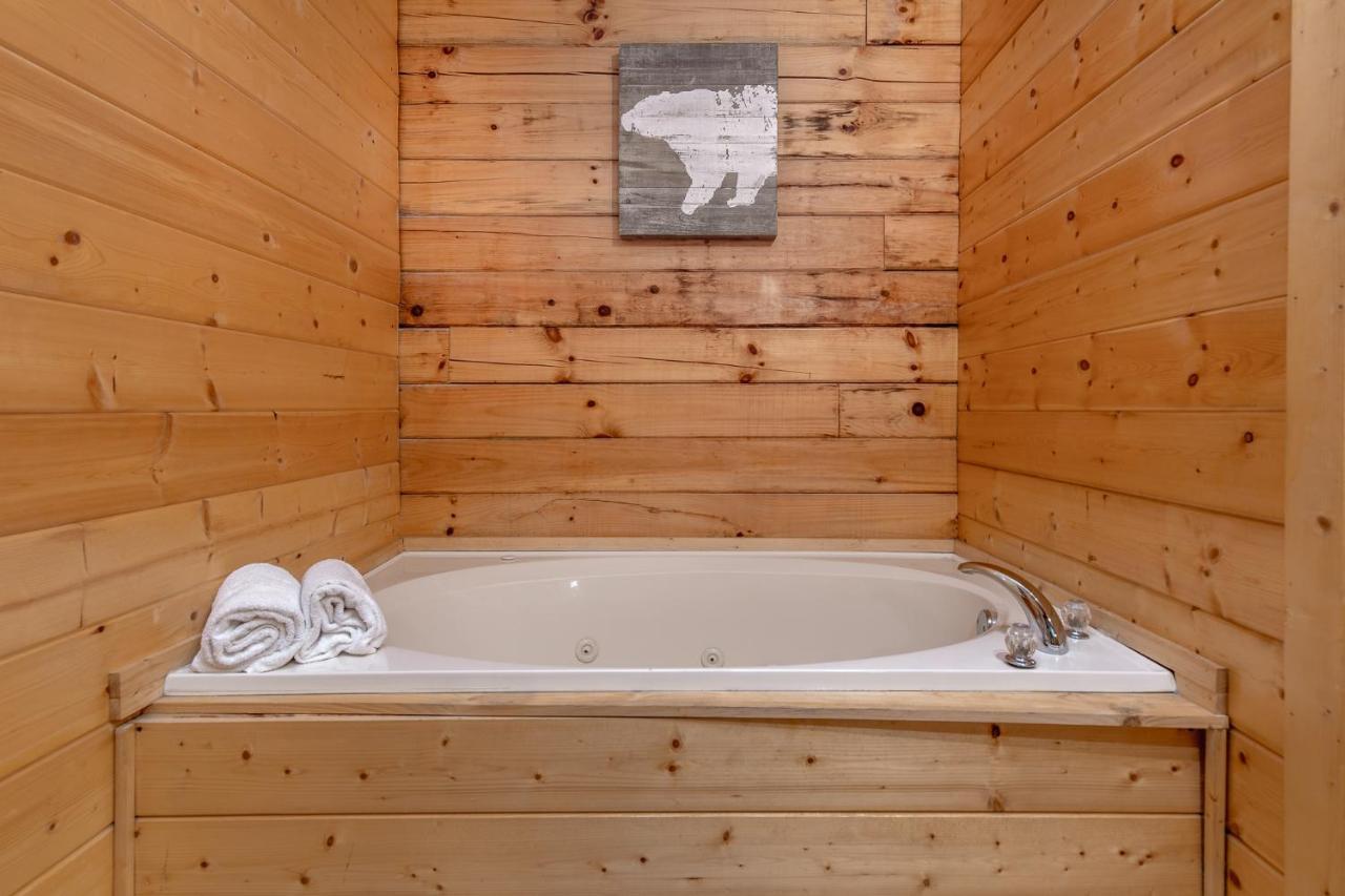 A Mountain Paradise, 2 Bedrooms, Sleeps 6, Pool Access, Hot Tub, Pool Table Pigeon Forge Buitenkant foto