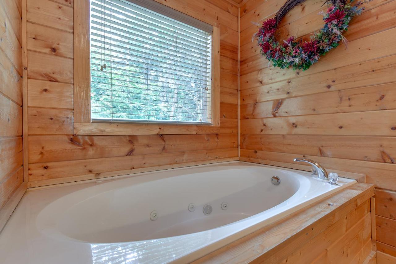 A Mountain Paradise, 2 Bedrooms, Sleeps 6, Pool Access, Hot Tub, Pool Table Pigeon Forge Buitenkant foto